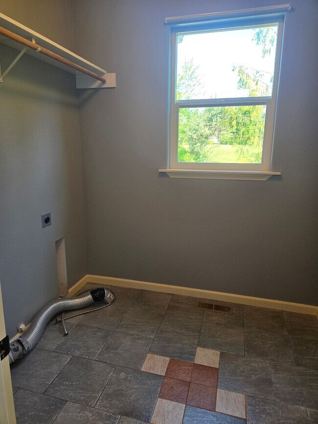 Building Photo - STATUS: PENDING APPLICATION-  | R17 | $ 2995