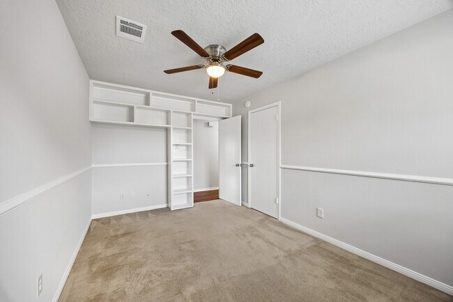 Building Photo - 1605 Cypress Hollow St