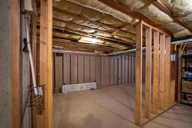 Building Photo - 4 Bedroom House For Rent