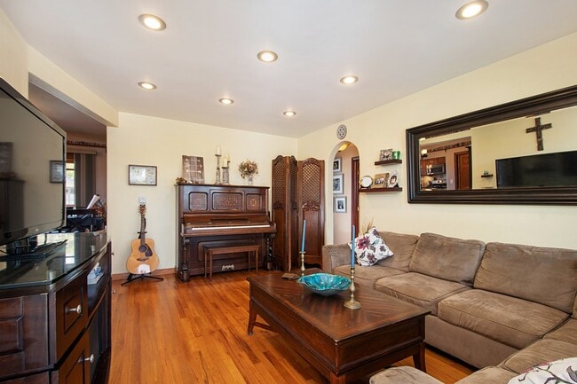 Building Photo - 1921 Rowan St