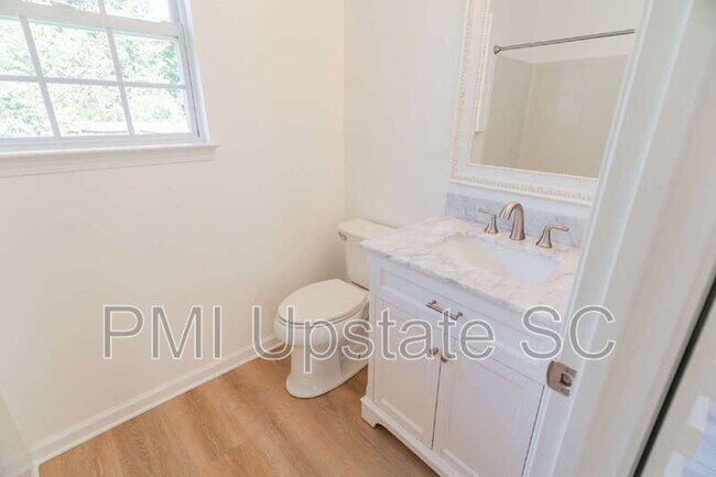 Building Photo - 432 Longspur Ct