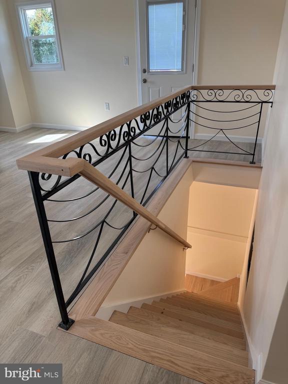 Building Photo - 109 E PARK Ave