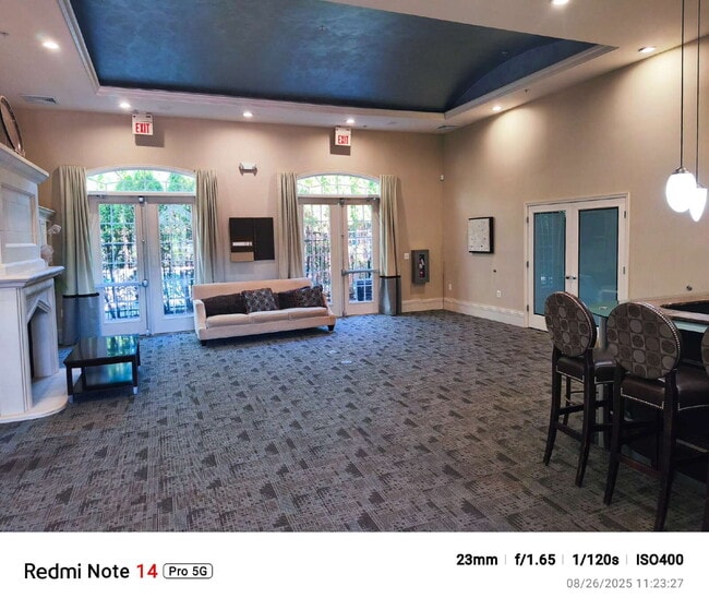 Building Photo - Vibrant Brambleton Condo Steps from Town C...