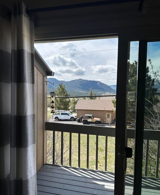 Building Photo - Estes Park Town Home
