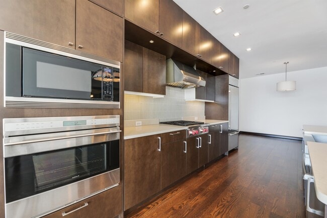 Building Photo - 9 Somerset Ln