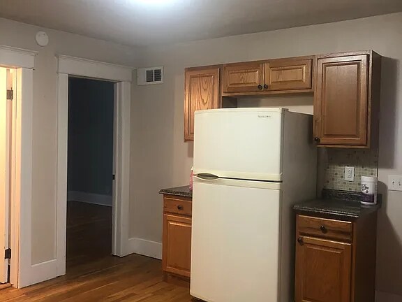 Building Photo - 122 Barton Ave