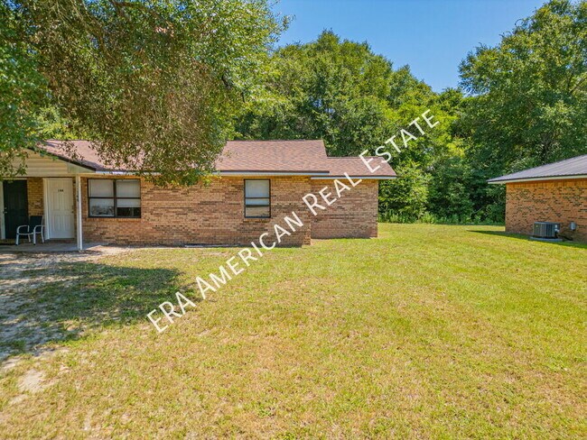 Building Photo - 108 Twin Trees Dr