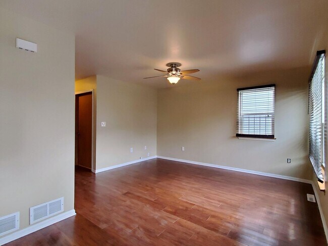 Building Photo - 2010 N 41st St