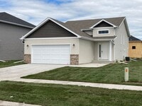 Building Photo - 4 Bed 3 Bath Single Family Home