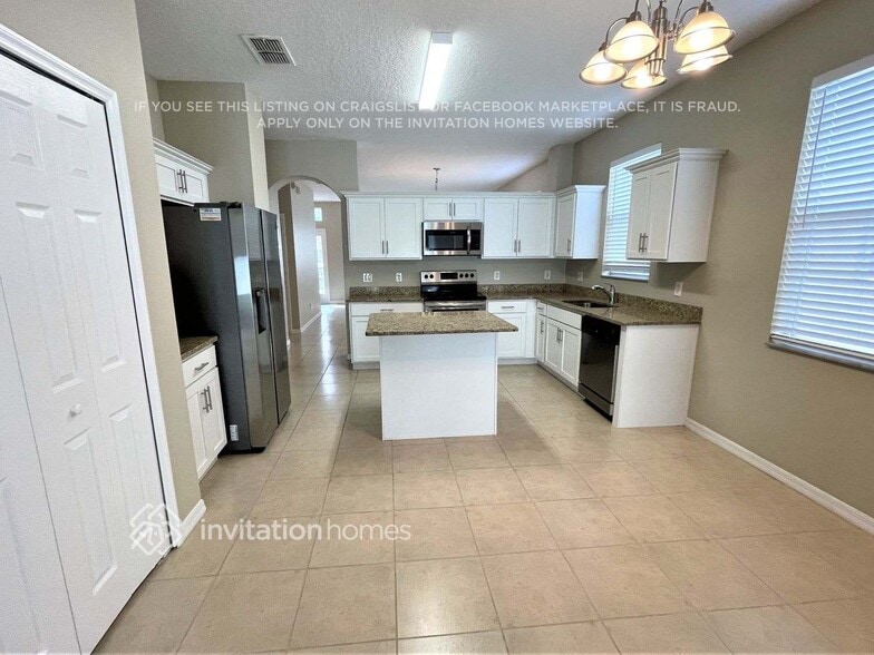 Building Photo - 14948 Stonebriar Way