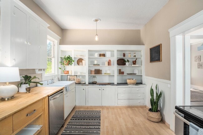 Building Photo - 1518 SE Poplar Ave