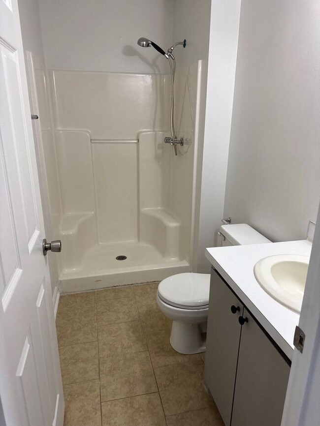 Building Photo - **Charming 3-Bedroom, 2-Bath Home in the H...