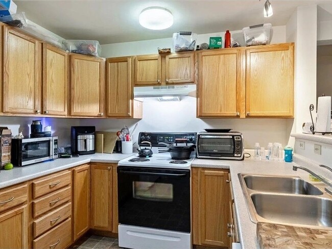 Building Photo - 2BD/1BA Condo at City's Edge, South Burlin...
