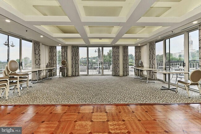 Building Photo - 2151 Jamieson Ave