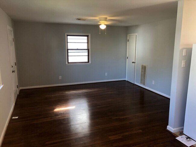 Building Photo - 623 Hazelhurst Ave