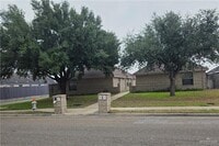 Building Photo - 2204 N Dahlia St
