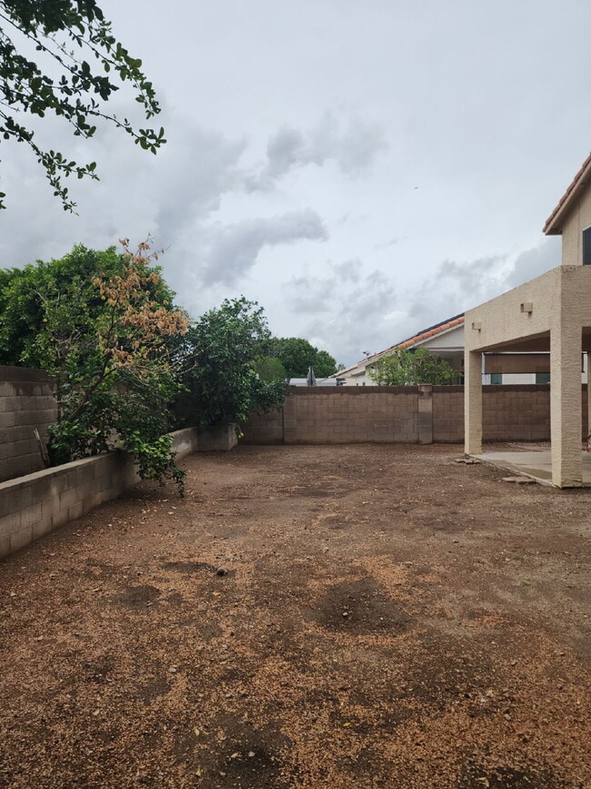 Building Photo - "Spacious 4-Bedroom Glendale Gem with Granite Elegance - 2018 Sq Ft of Comfort!"