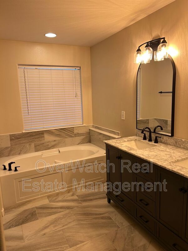 Building Photo - 10651 Concord Hill Cir