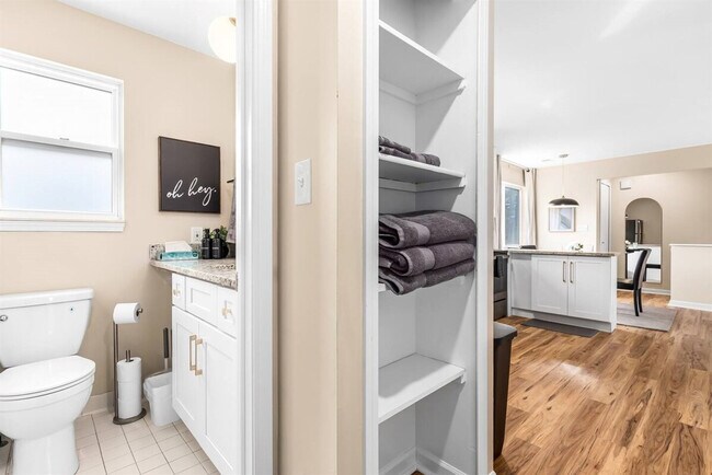 Building Photo - 18308 Mesle St