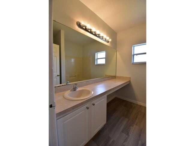 Building Photo - Very Nice cozy 3bd 2ba with a nice size back yard in Poinciana a definite must see!