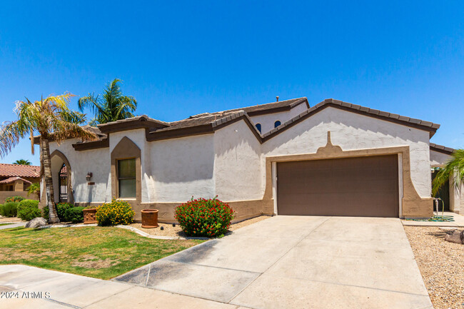 Building Photo - 14344 W Alvarado Dr