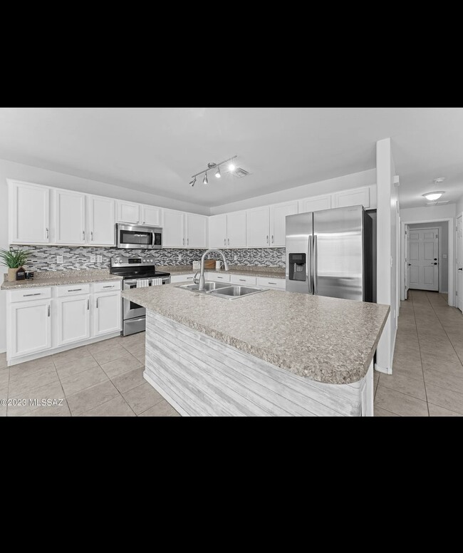 Building Photo - 878 W Placita El Cauce Rico