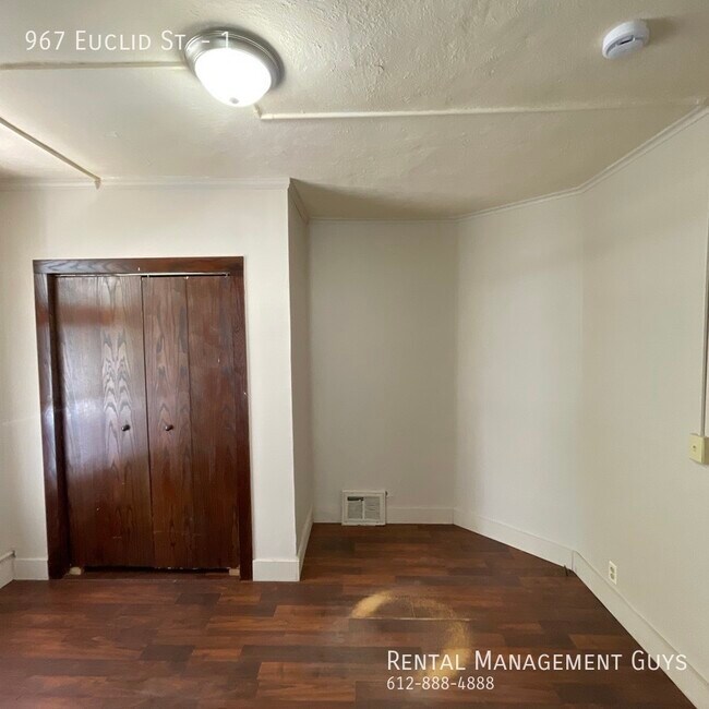 Building Photo - 967 Euclid St