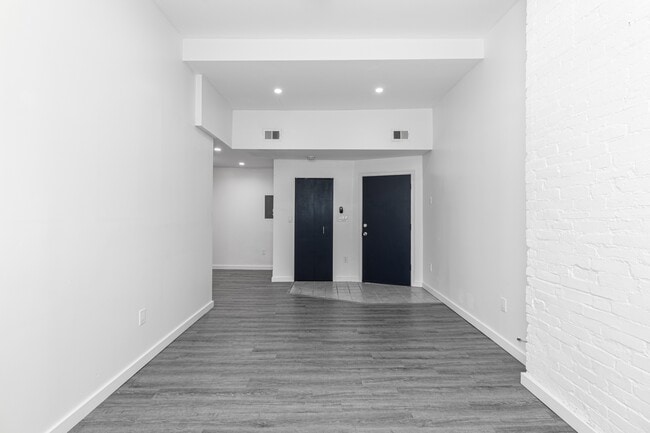 Building Photo - 916 Highview St