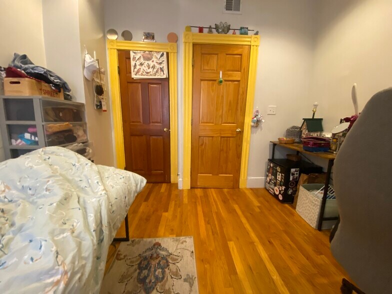 Building Photo - 127 Cedar St