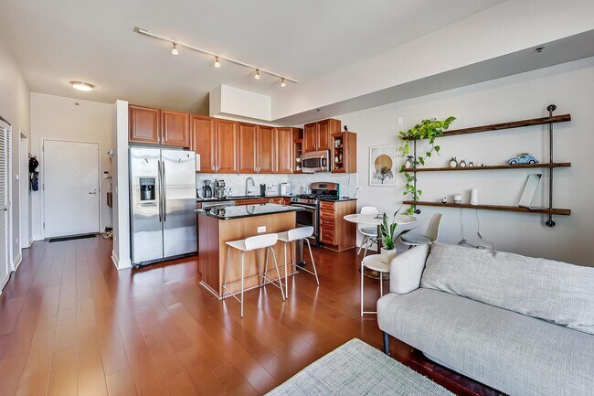 Building Photo - 230 W Division St