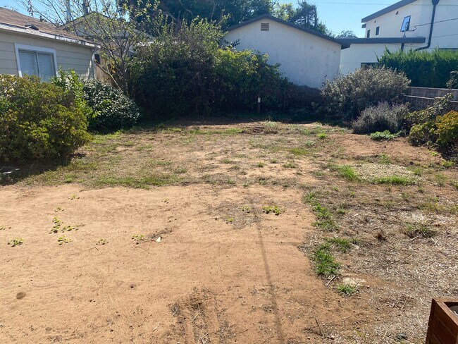 Building Photo - 944 Mesa St