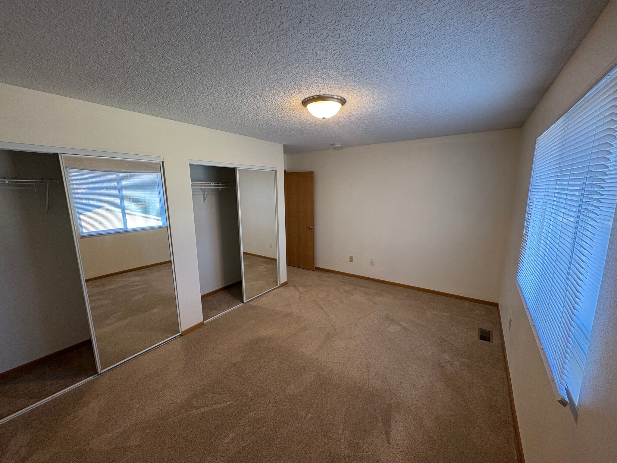 Building Photo - 806 Waldo St