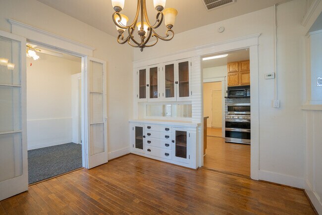 Building Photo - 1001 E Garfield St