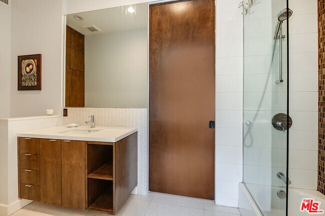 Building Photo - 4233 Shadyglade Ave