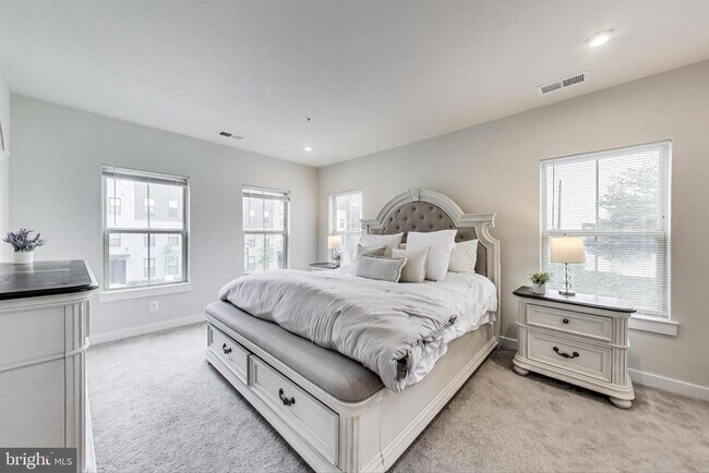 Building Photo - 10020 Ruffian Wy