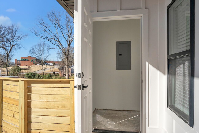 Building Photo - Medford Mews