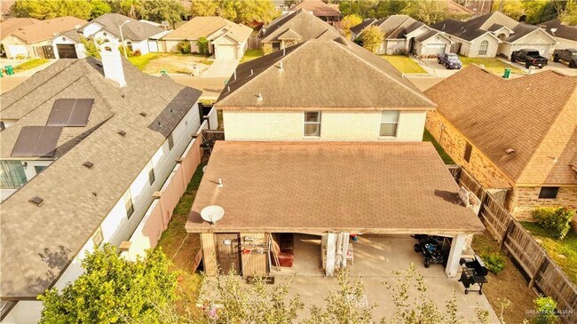 Building Photo - 19 West Dr