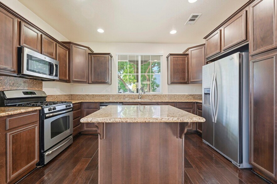 Building Photo - 31853 Red Pine Way