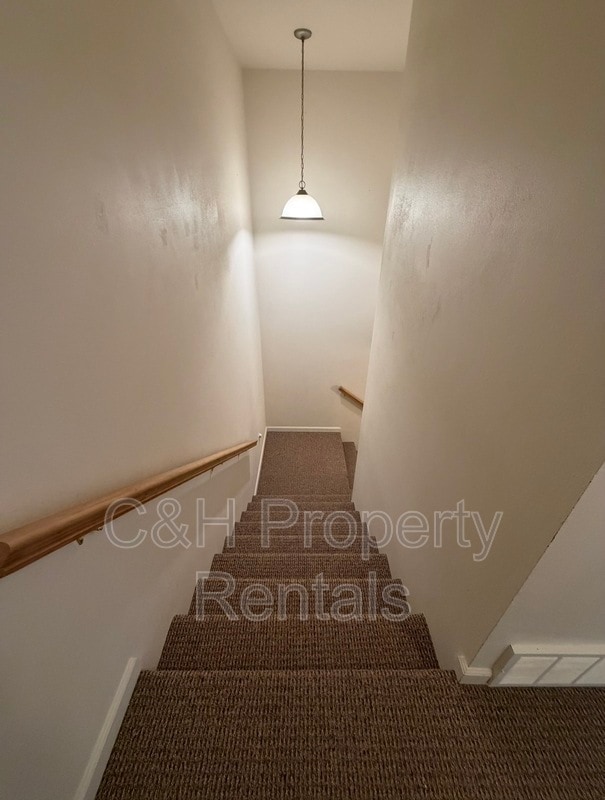 Building Photo - 406 1st St SE