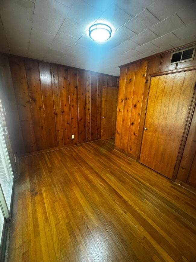 Building Photo - Home located on a quiet Cul-de-Sac