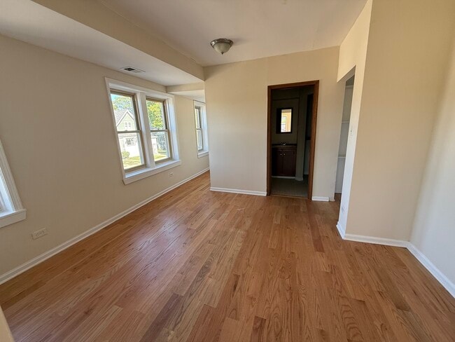 Building Photo - 156 Des Plaines Ave