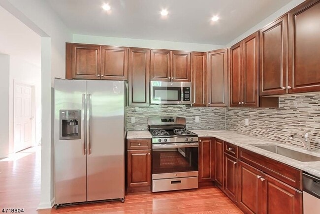 Building Photo - 15 DeCroce Ct