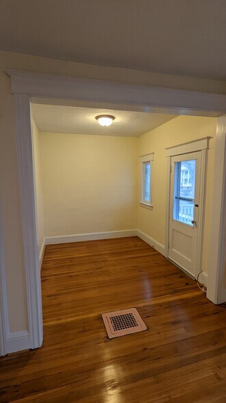 Building Photo - 61 S Pine Ave