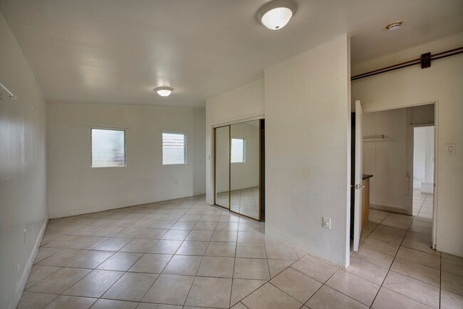 Building Photo - 1770 Kilauea Ave