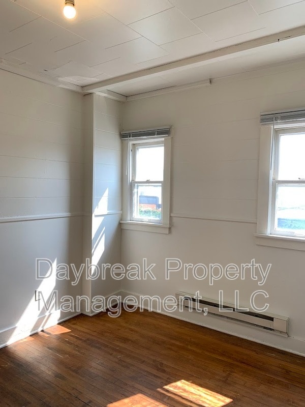 Building Photo - 6 11th St S