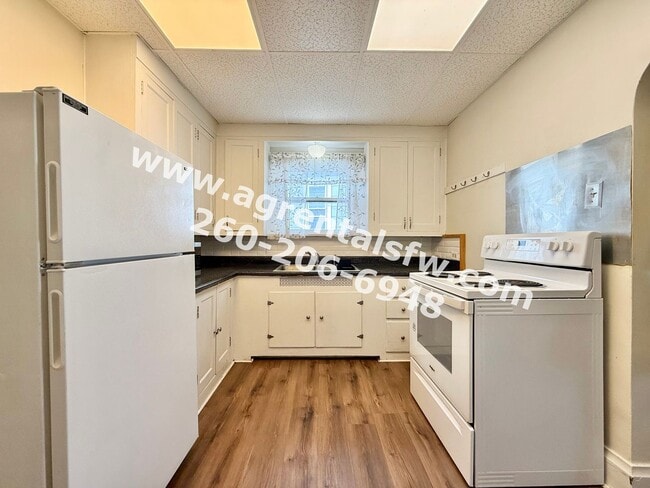 Building Photo - 811 Columbia Ave