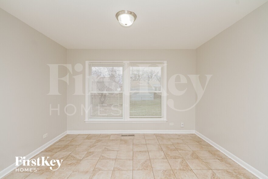 Building Photo - 17621 Grandview Dr