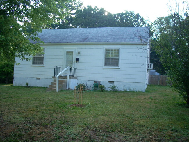 Primary Photo - -- AVAILABLE JUNE 4TH -- 3 BR/ 1 BA Ranch ...