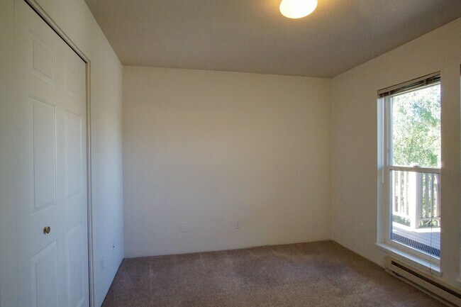 Building Photo - $250 OFF!! Lair Hill-Spacious & Updated 2-...