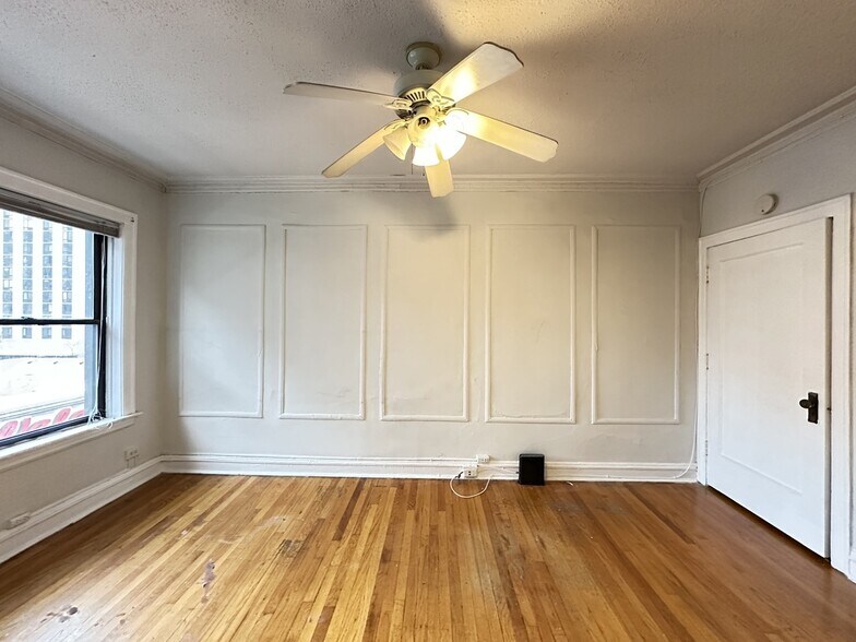 Building Photo - 1160 N Dearborn St